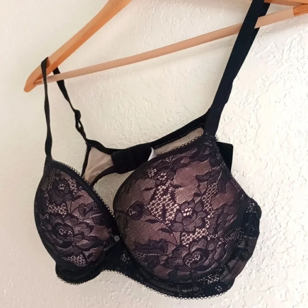 Wacoal black & Nude lace bra​